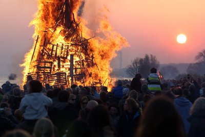 Velykų laužai