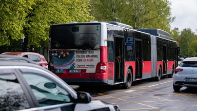 Vilniuje užsiliepsnojo autobusas su dujų įranga