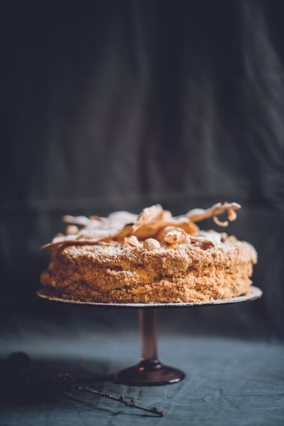 Tortas Napoleonas su lazdynų riešutais ir citrinomis