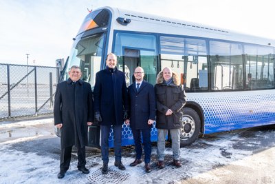 Vilniaus oro uosto keleivius veža lietuviškas elektrinis autobusas 