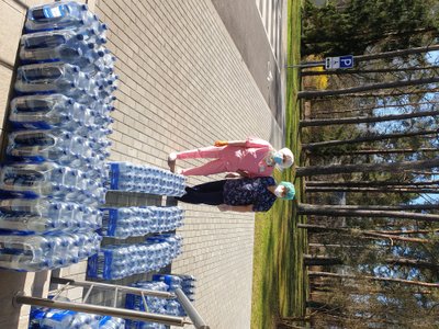 Tūkstančiai litrų mineralinio vandens medicinos įstaigų darbuotojams