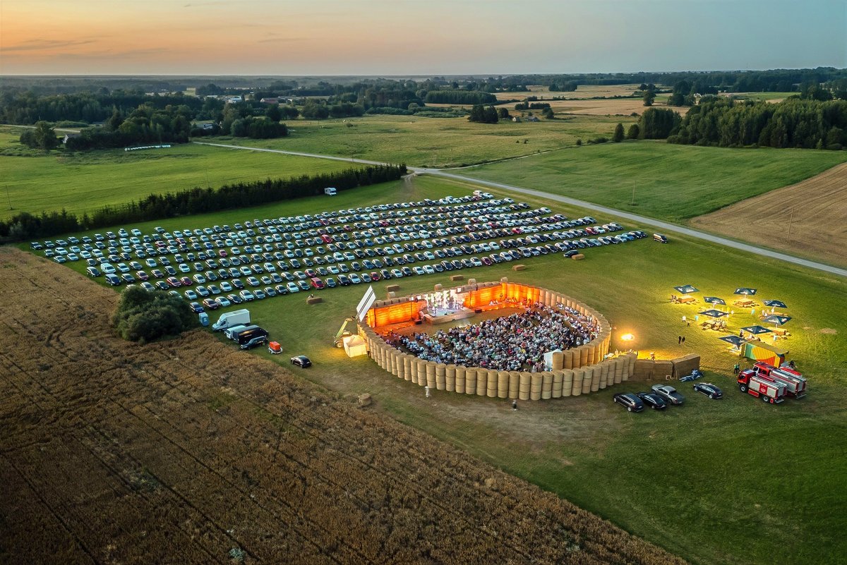 Kazlų Rūdos pašonėje iškylanti Šiaudų arena