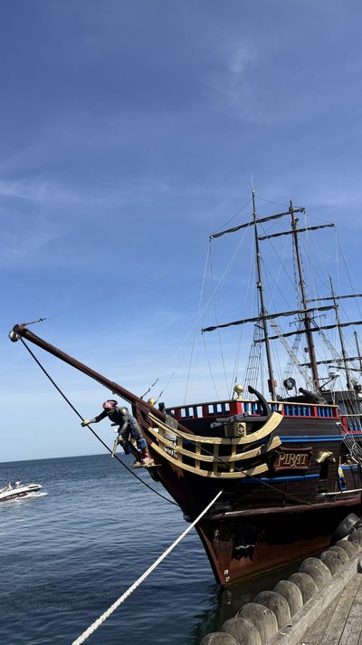 Prie Sopoto tilto prišvartuotas „Piratų laivas“