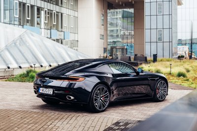 Aston Martin DB12