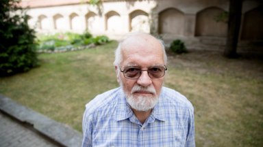 In Memoriam. Pokalbis su kunigu Antanu Saulaičiu: kai baisu, kai esi mirtingoje vietoje, žinai, kad Dievas yra šalia