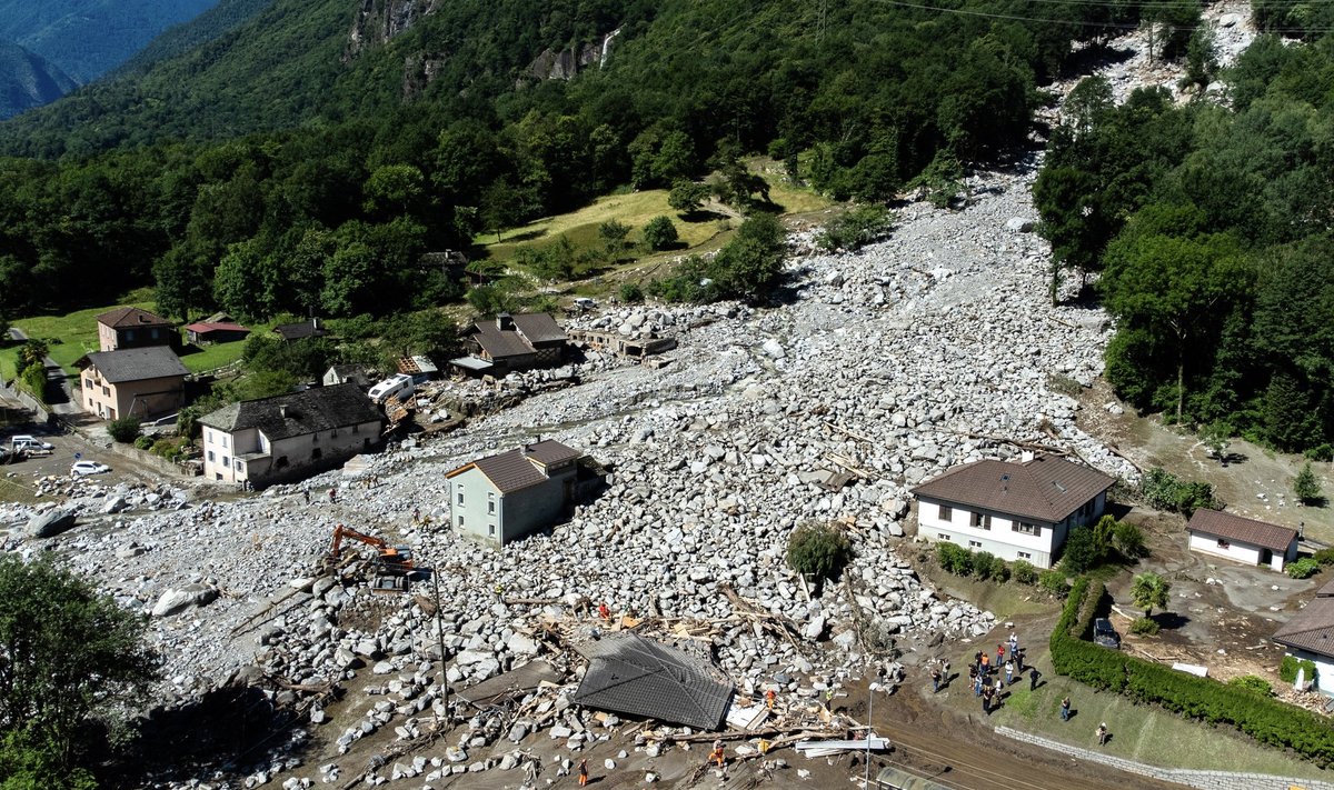 Šveicarijoje ieškoma per audrą dingusių trijų žmonių