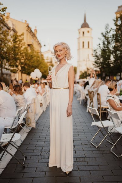 „Le Dîner en Blanc“ aprangos kodas – balta spalva 