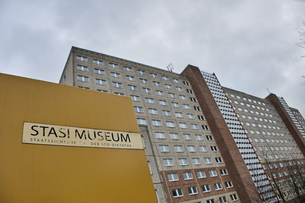 Après l’unification de l’Allemagne, des milliers d’Allemands ont eu accès aux fichiers Stasi du service de sécurité communiste