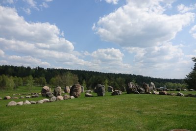  Lietuvos etnokosmologijos muziejus pavasarį (Etnokosmologijos muziejaus archyvas)