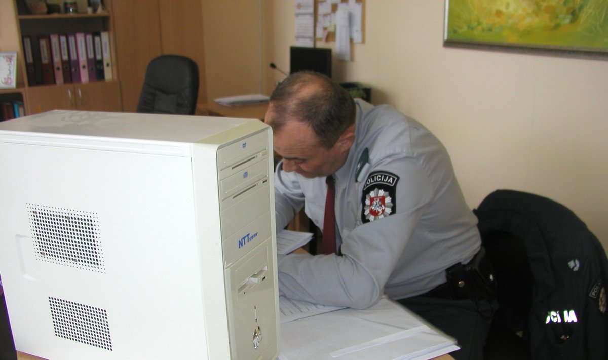 детская. порнография Скандал в Лаздияй: в компьютере учителя - детская порнография - Delfi RU