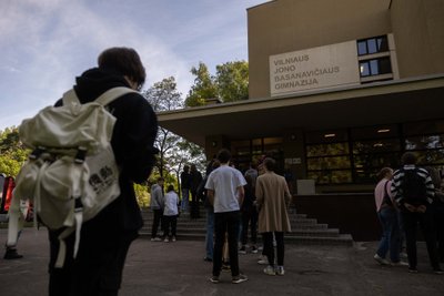 Abiturientai renkasi į anglų kalbos egzaminą