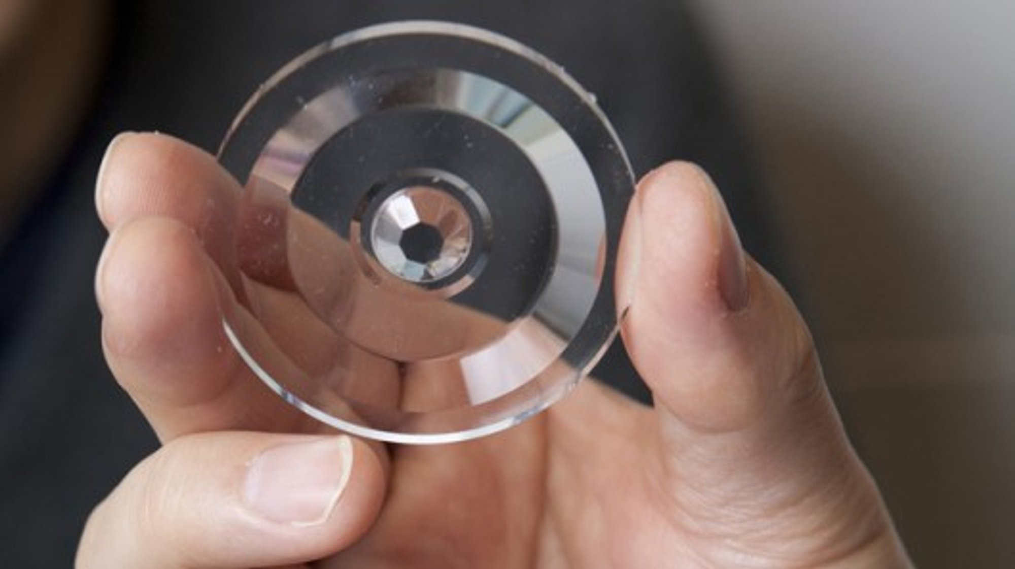 Контактные линзы без фона. Линзы с камерой для глаз. Линза нового поколения. Линза нового поколения. Линза нового поколения.