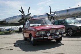 ?Nauja klas?“ skirtingais laikme?iais: kaip tokie BMW atrod? 1960-aisiais ir kuo i?siskiria dabar? 
