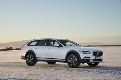 "Volvo V90 Cross Country"