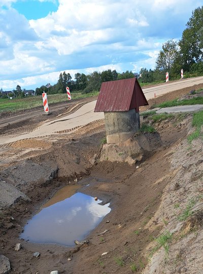 Namas prie kelio Vievis-Aukštadvaris