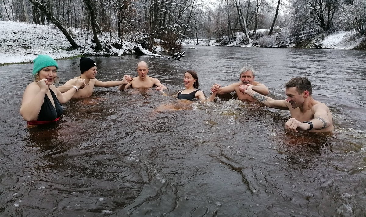 Grūdinimasis šaltame vandenyje