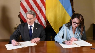 JAV ir Ukrainos susitarimas dėl naudingųjų iškasenų: ką tai gali reikšti Rusijai?