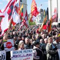Priekaištai naujai valdžiai jau liejasi: išrinkome tą patį, tik kitoje saujoje