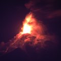 Gvatemaloje išsiveržus Fuego ugnikalniui, į dangų pakilo 7 kilometrų pelenų stulpas