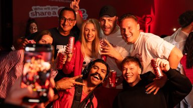 TESTAS: sužinok, koks esi draugas, ir laimėk vardinius „Coca-Cola“ prizus