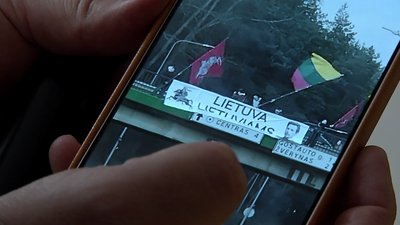 Išpuolis prieš plakatą su užrašu „Lietuva lietuviams“ Vilniaus universiteto dėstytojui Konstantinui Andrijauskui baigėsi antrankiais