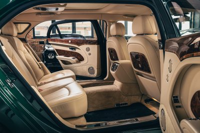 Bentley Mulsanne kuriuo važinėjo Karalienė Elžbieta II-oji