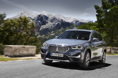 BMW pristato hibridinę X1 versiją