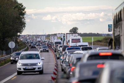 Automobilių spūstys Vilnius - Kaunas kelyje