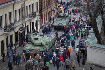 Tankas Leopard 2 ir PKM Vilkas Vilniuje