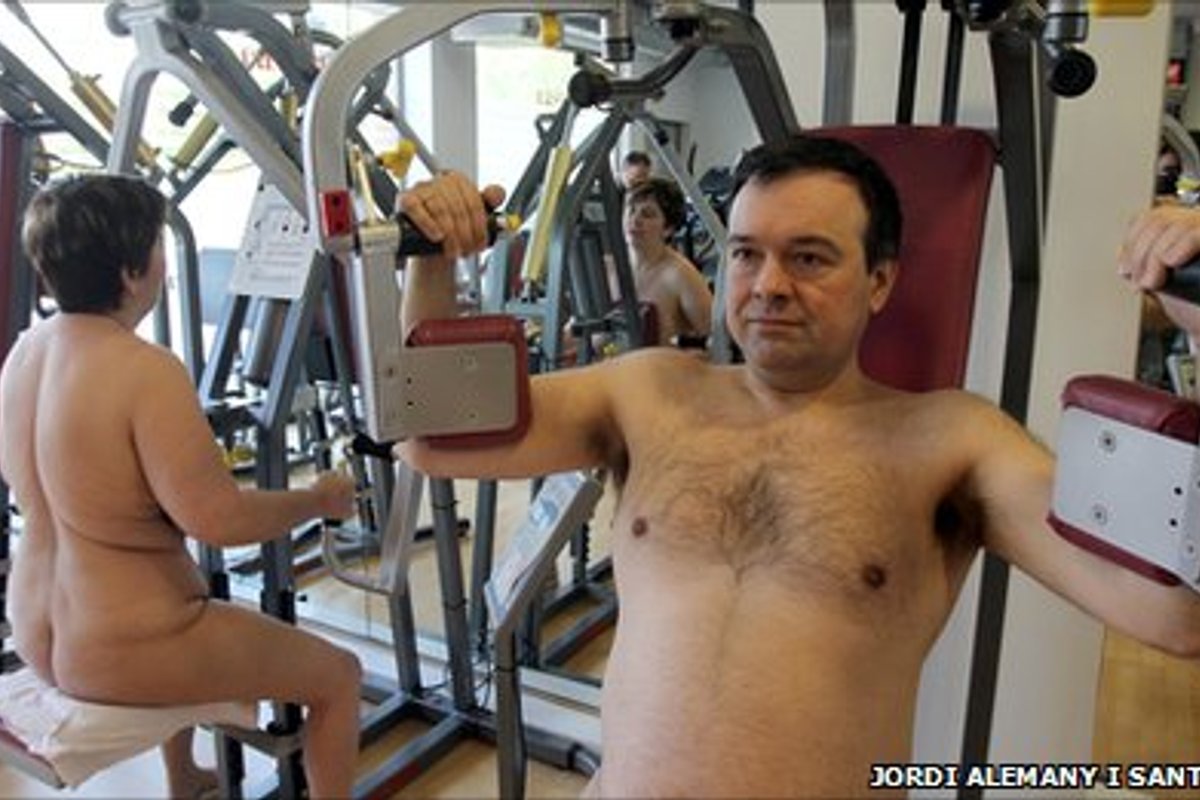 нудисты в спортзале В Испании открыли спортзал, где занимаются голыми - Delfi RU