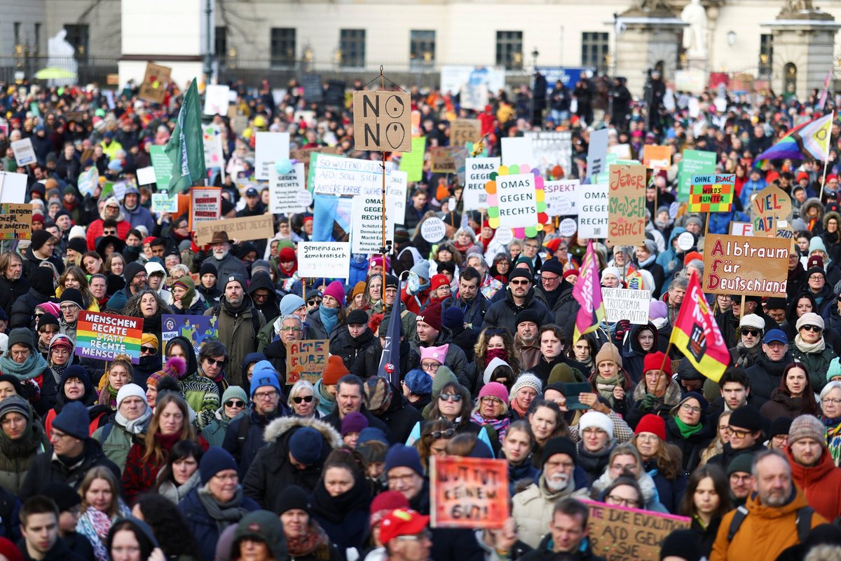 Demonstracija prieš kraštutinius dešiniuosius Berlyne sutraukė ...