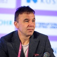 Žaidynių atidarymo transliacijos metu žiūrovus erzino ir reklama, ir komentatoriai
