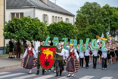 Šeštadienį Lazdijuose surengtos vienintelės mūsų šalyje kasmet organizuojamos vištų lenktynės