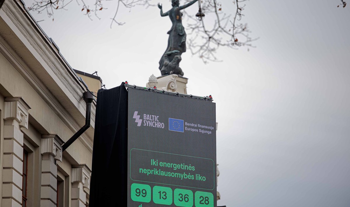 PM unveils countdown clock for decoupling from Russian power grid