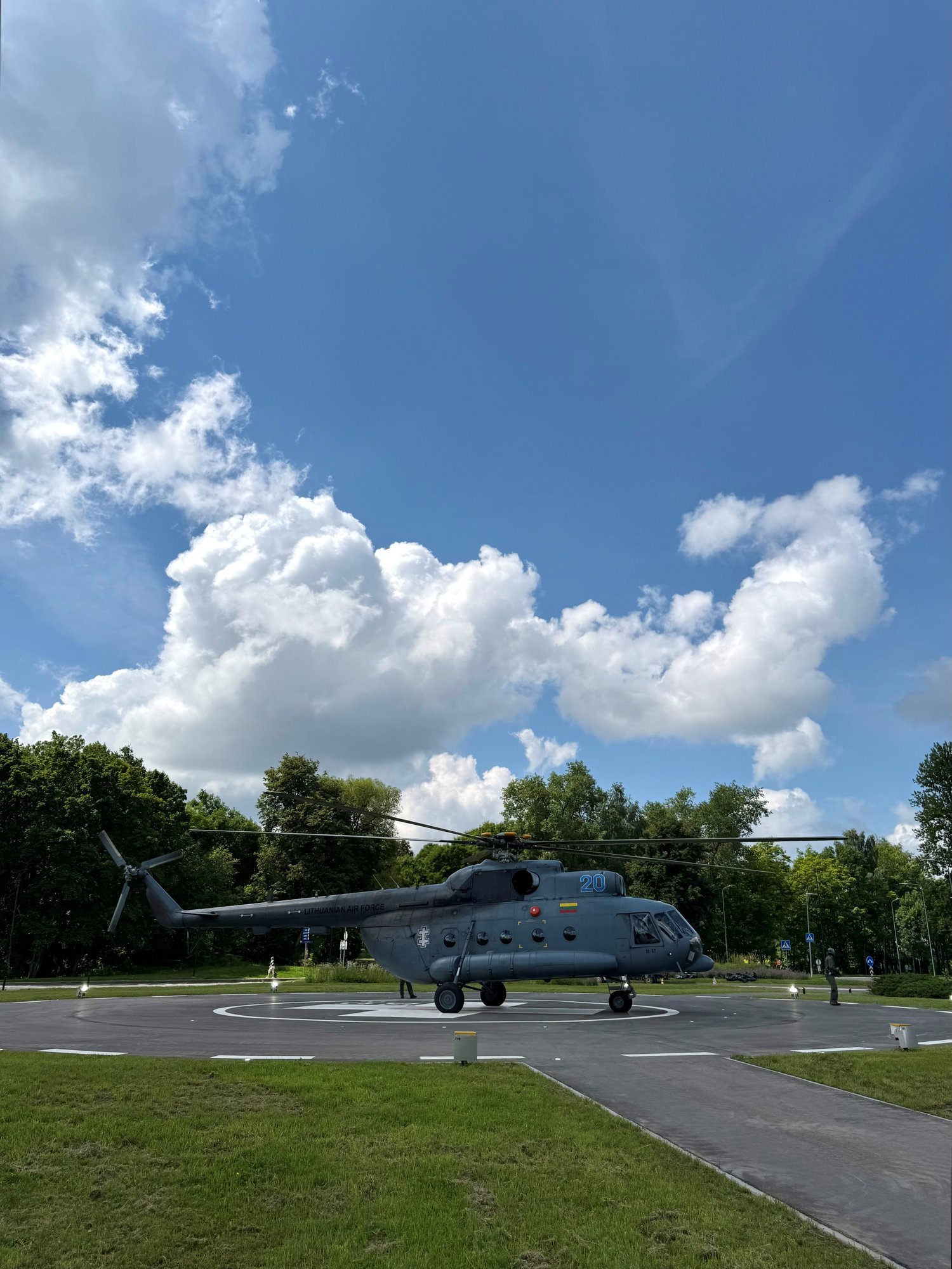 Lithuanian Air Force helicopter delivers donor organ to Vilnius