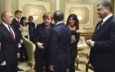 Vladimiras Putinas, Angela Merkel, Francois Hollande'as, Petro Porošenka