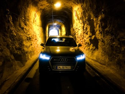 "Audi SQ7"