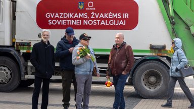 Gegužės 9–ąją Antakalnio kapinėse ir vėl neramu: gėlės, dainos, ašaros ir dalijami prezervatyvai