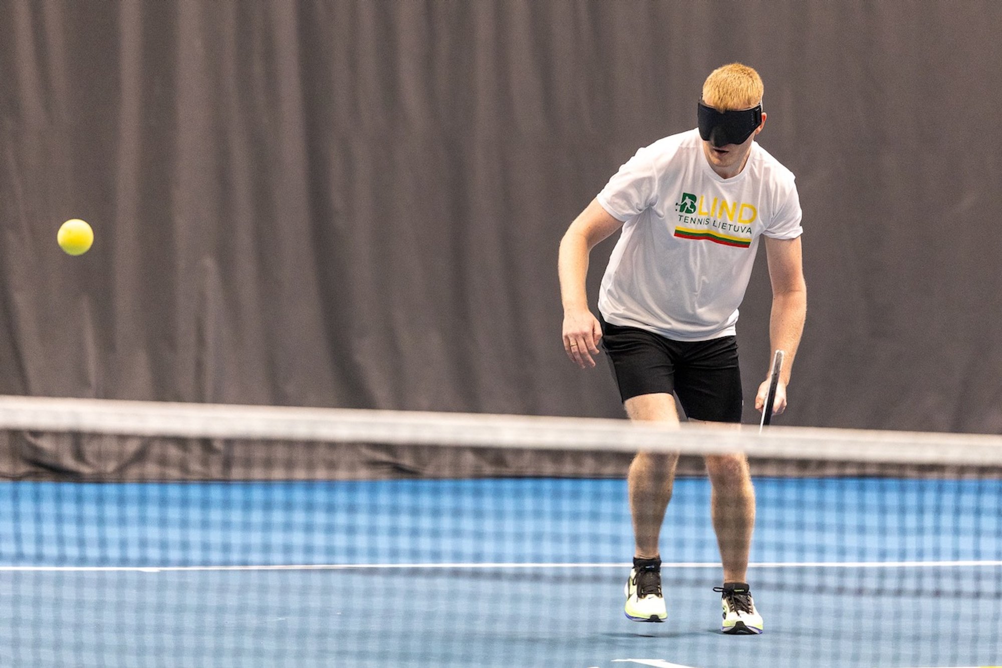 Paralympic champion advances in blind tennis world championships
