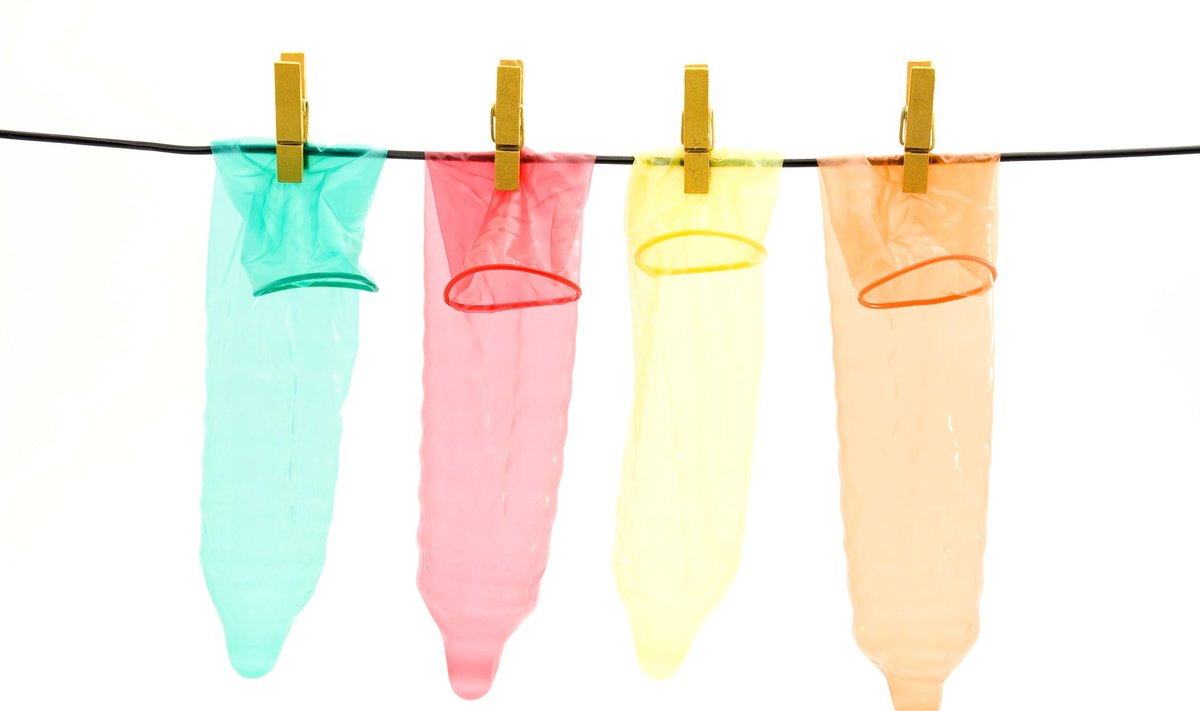 Эротикалық және порнографиялық гифтер Порно «Тату отбасы»