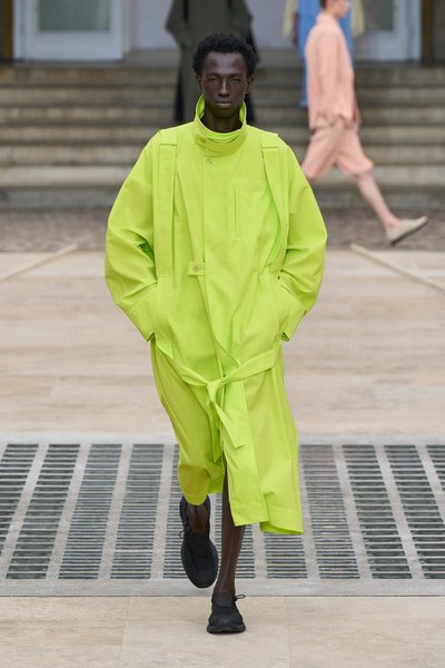 Issey Miyake 2025 metų pavasario kolekcija