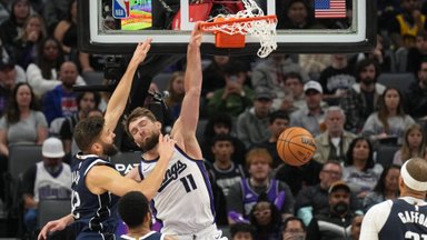 Sabonis ir „Kings“ slogią atkarpą nutraukė prieš smarkiai nukraujavusią „Mavericks“