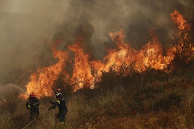 Kroatija ir Italija siunčia lėktuvus į Graikiją padėti kovoti su miškų gaisrais