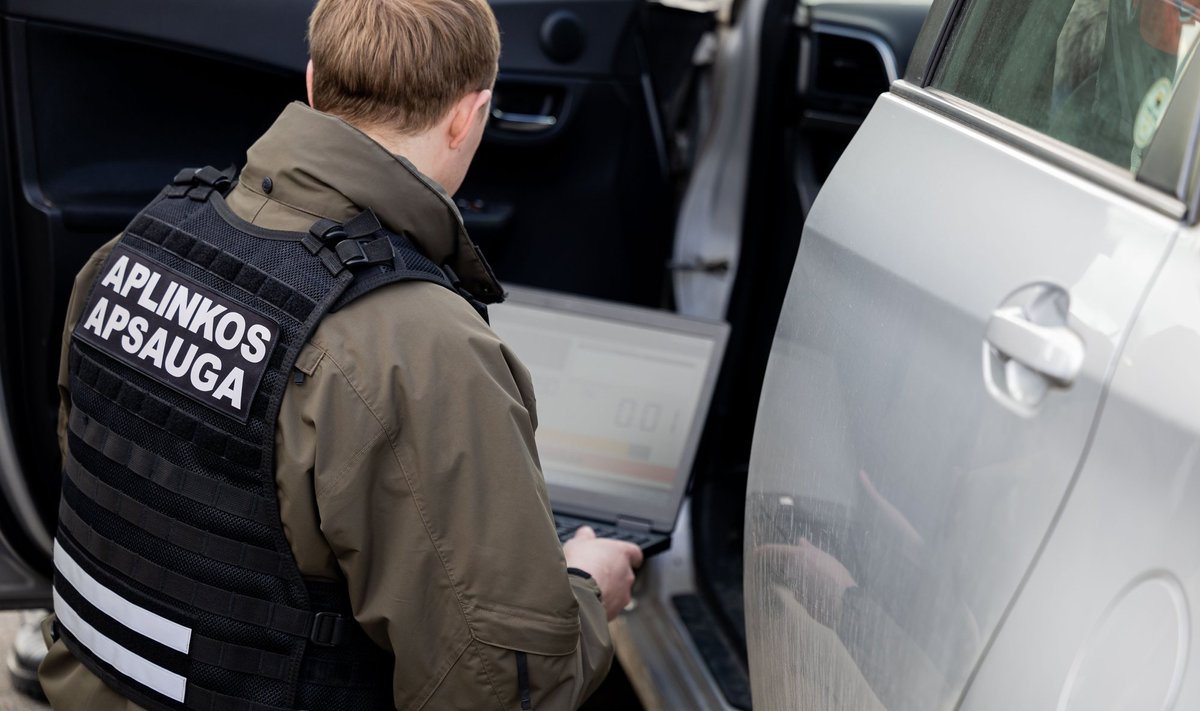 Demonstracinis Aplinkos apsaugos departamento automobilių taršos patikrinimas Vilniuje