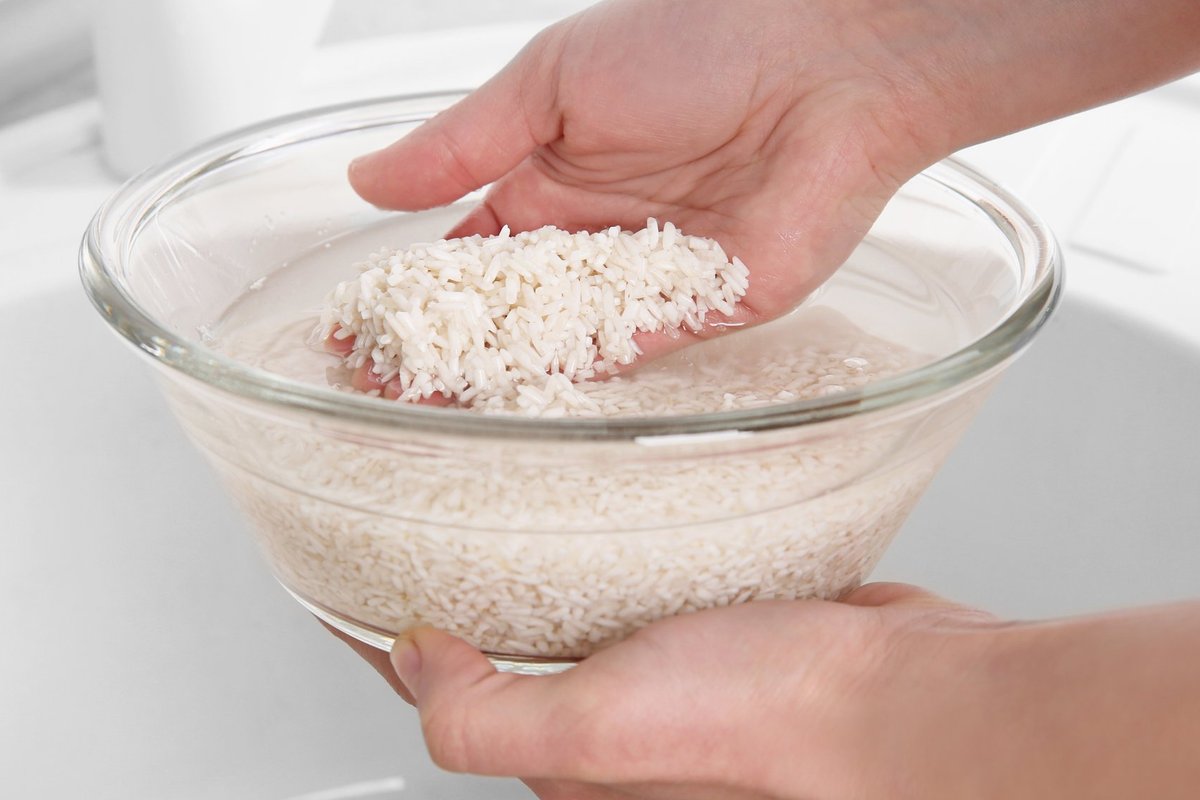 Chinese Making Rice From Plastic Debunking an old myth about plastic rice: no, the rice in this video is ...