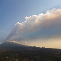 Dėl Etnos išsiveržimo Sicilijoje uždarytas Katanijos oro uostas