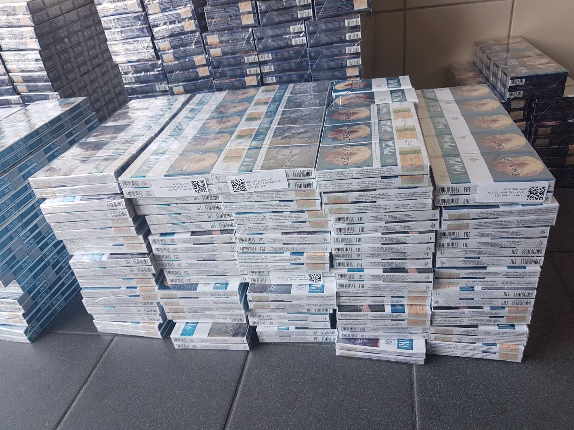 Russian detained in Lithuania with smuggled cigarettes stashed among sweets 