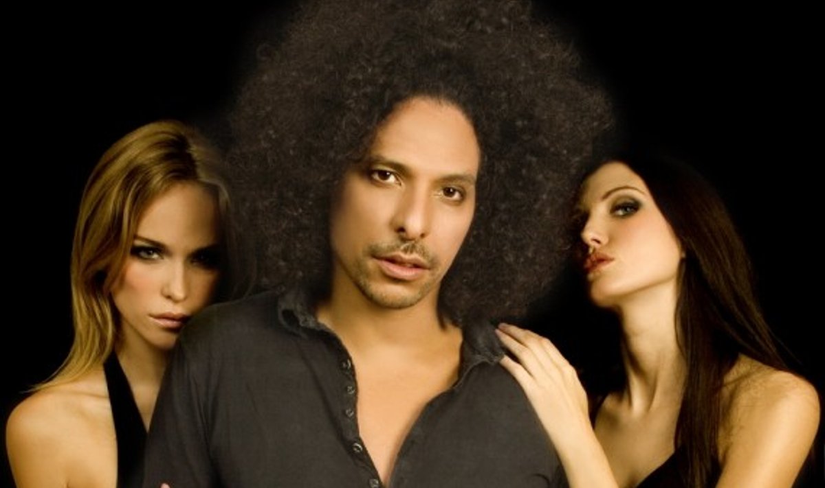 Sandy Rivera į klubą „Pacha” atlekia su dovanomis - Delfi veidai