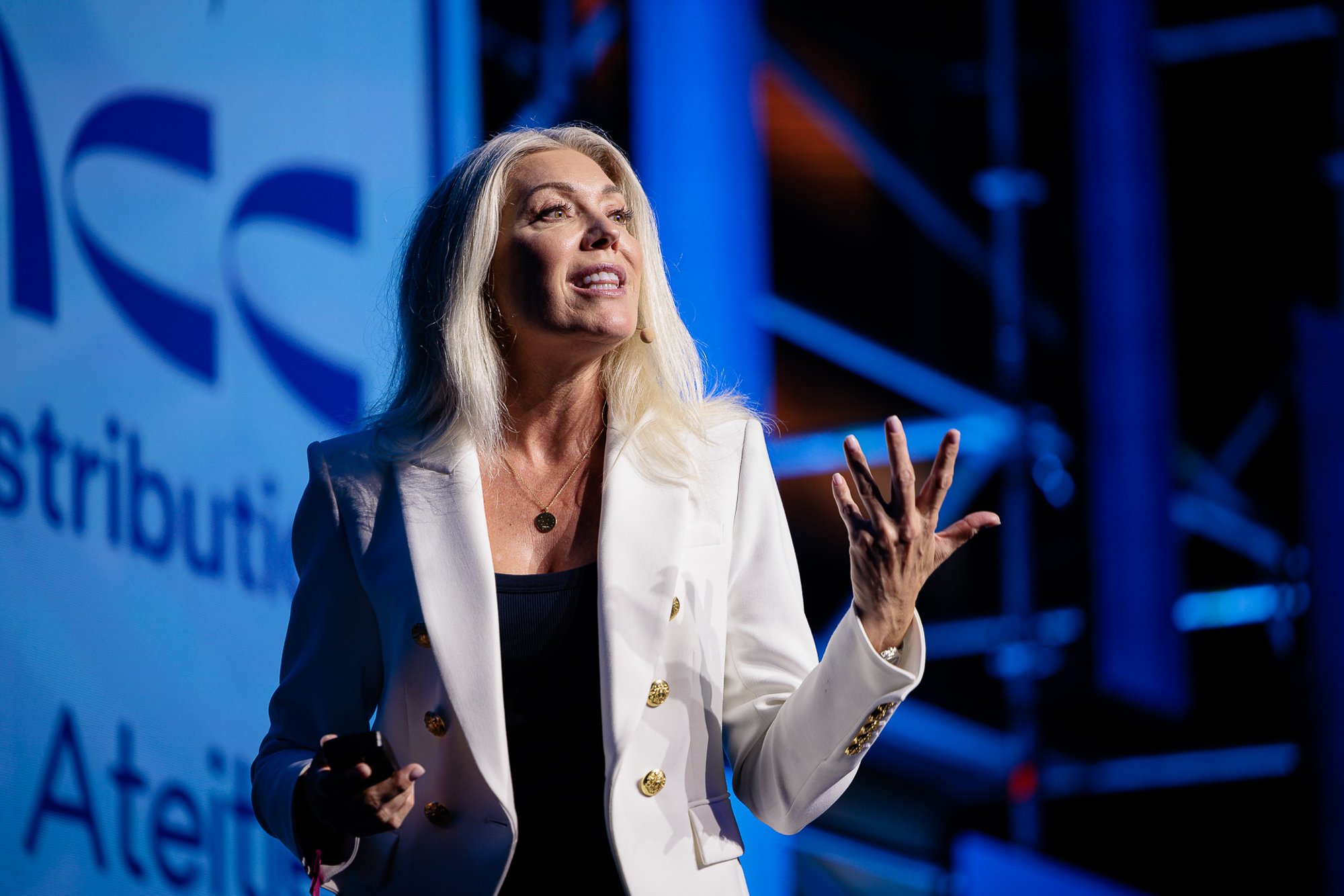 Nuo ekstremisto Breiviko analizės iki tarptautinio pripažinimo: norvegų bestselerių autorė grįžta į LOGIN