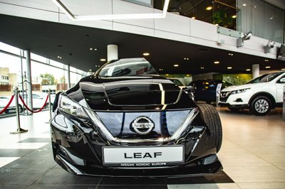 Pusiau perpjautas "Nissan Leaf"